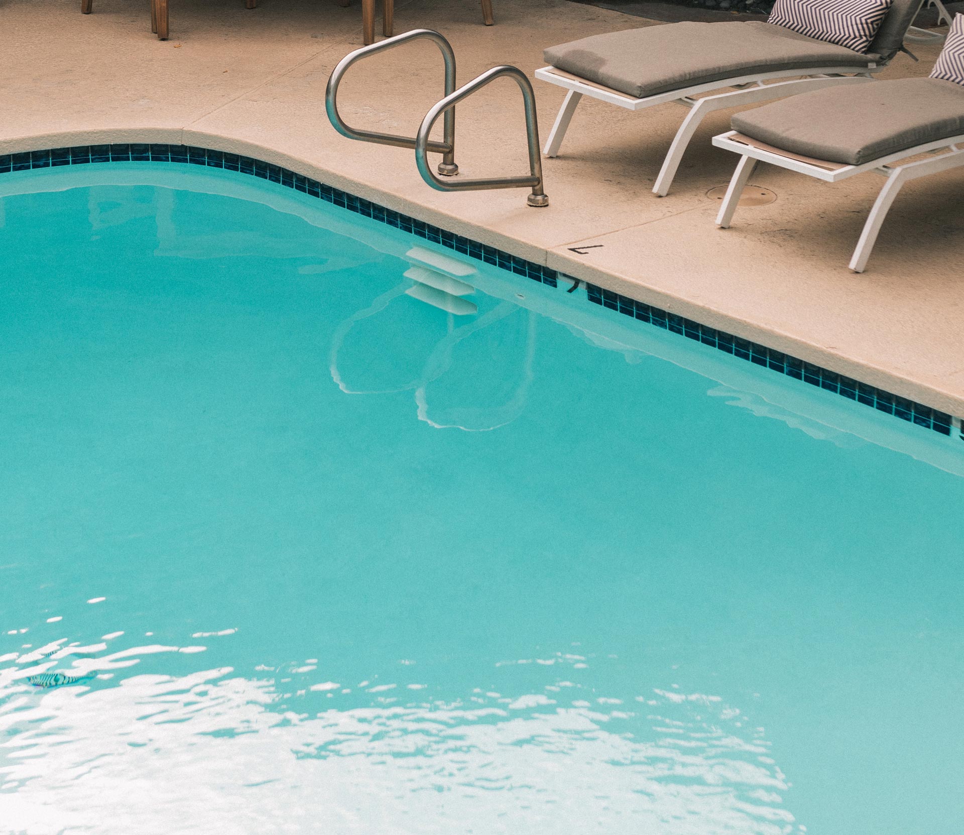 Read more about the article The Advantages of Concrete Pools: Why They’re Worth It